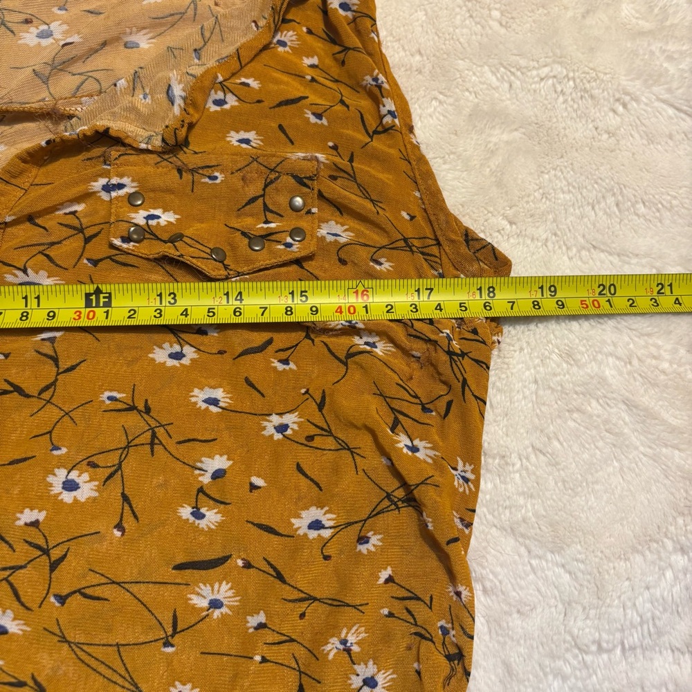 Eden & Olivia Blouse Medium Mustard Gold Floral White Sleeveless Buttons Boho - Picture 13 of 14